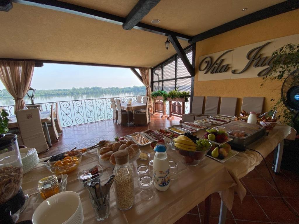 Vila Jugovo S สเมเดเรโว ภายนอก รูปภาพ